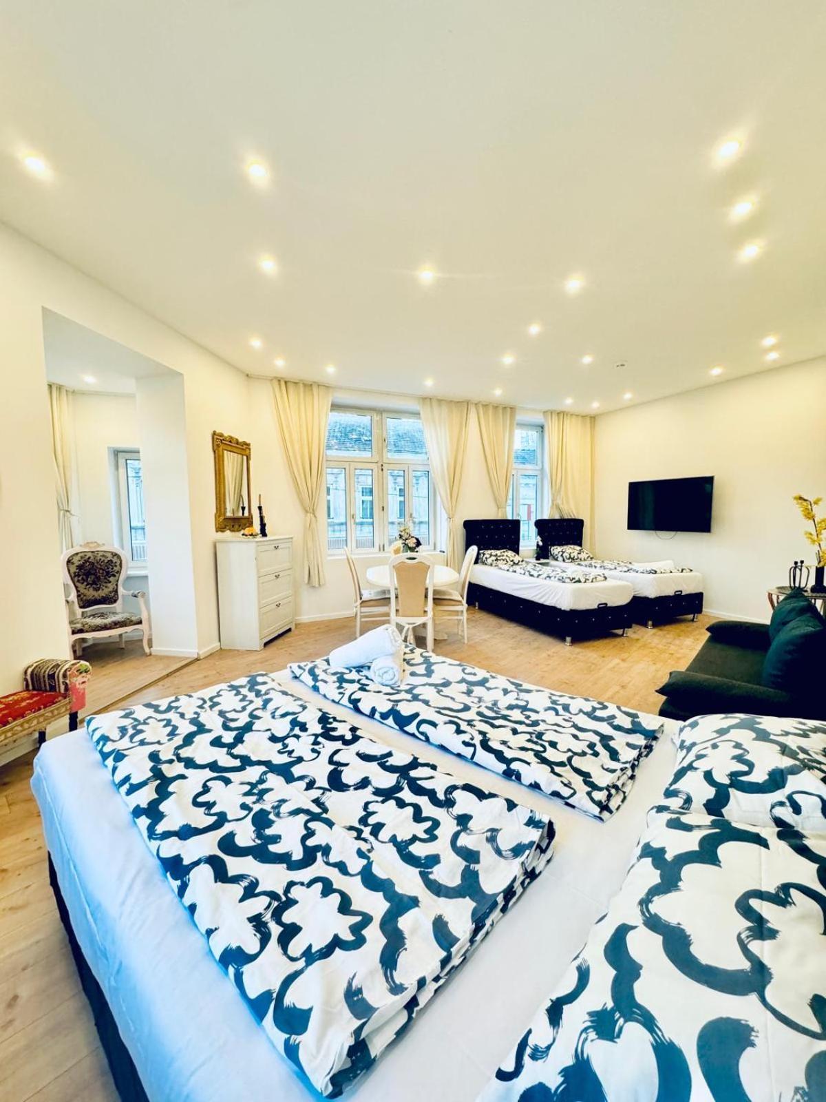 Spacious 3br Shared 11minute Stroll To Atzgersdorf Park Appartamento