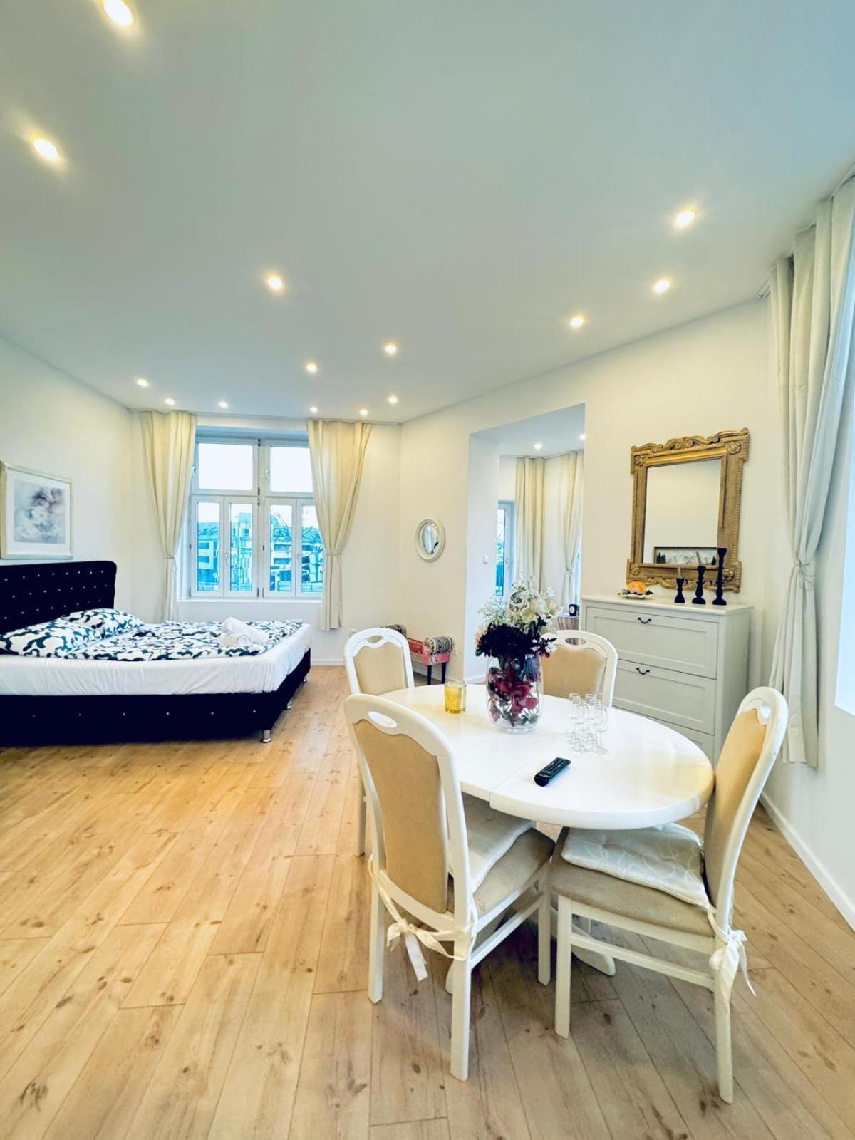 Appartamento Spacious 3br Shared 11minute Stroll To Atzgersdorf Park