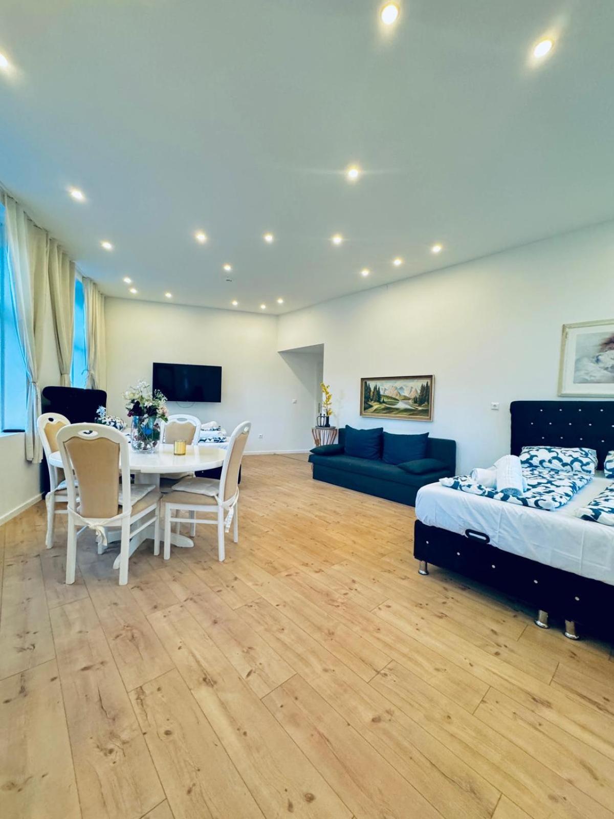 Apartmán Spacious 3br Shared 11minute Stroll To Atzgersdorf Park Vídeň