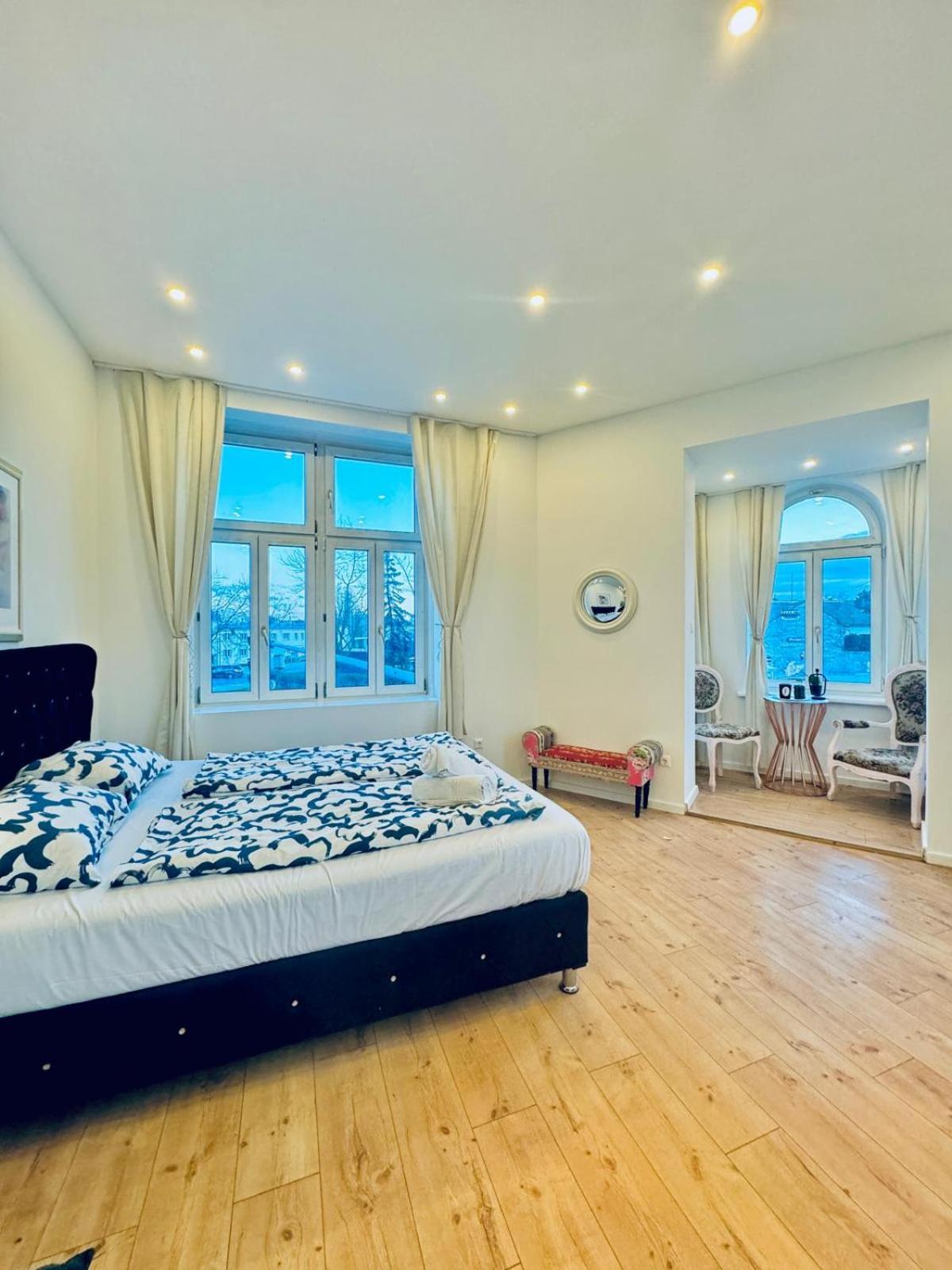 Spacious 3br Shared 11minute Stroll To Atzgersdorf Park Apartmán *