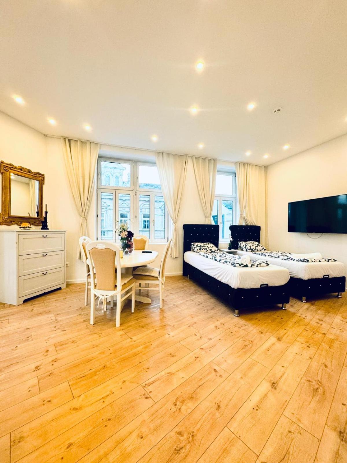 Spacious 3br Shared 11minute Stroll To Atzgersdorf Park * Vídeň
